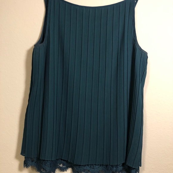 White House Black Market Pleated Emerald Green Lace Cami - Size S - Picture 2 of 5